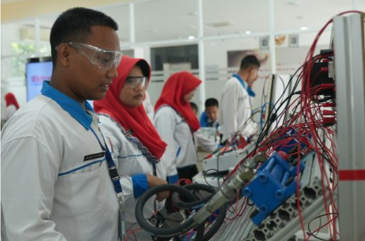 Kemendikdasmen Ungkap Pekerjaan yang Paling Dibutuhkan, Peluang Karier Baru Bagi Lulusan SMK