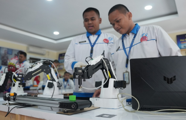 Kemendikdasmen Siapkan Lulusan SMK Hadapi Era Robotika, Peluang Karier Baru Kian Terbuka